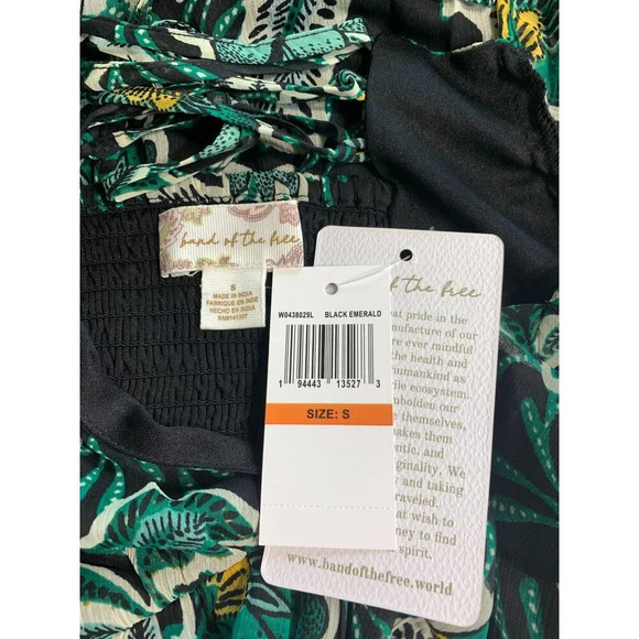 Band of Gypsies Bohemian V-Neck Floral Print Dress With Short Sleeves - Picture 8 of 9